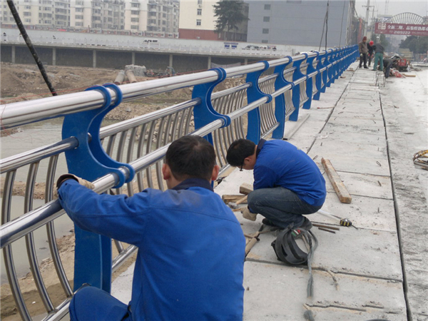 平顶山不锈钢河道护栏的特性及其在城市景观中的应用