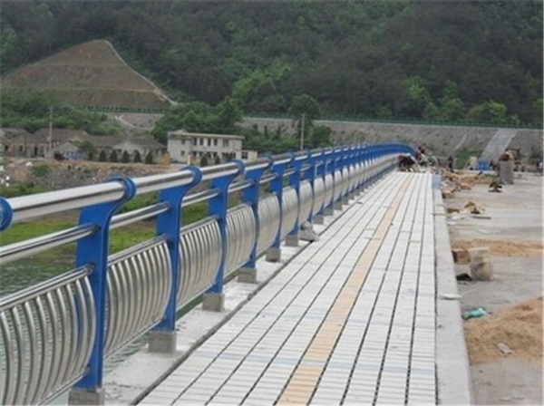 平顶山不锈钢桥梁护栏是一种什么材质的护栏